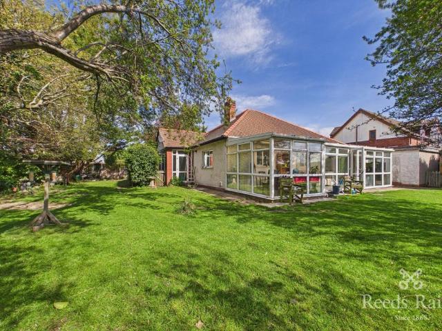Bungalow for sale in Towyn, Wales