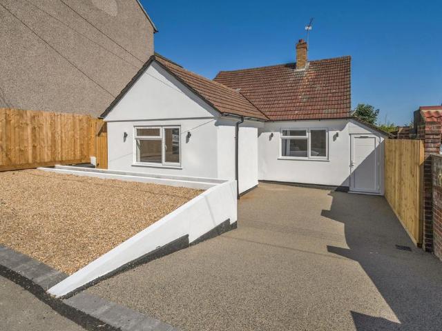 Bungalow for sale in The Butts, Kent