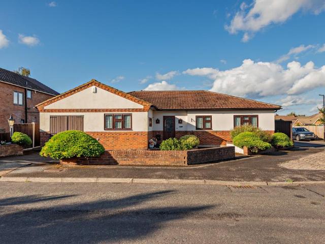 Bungalow for sale in Clewer Village, Windsor