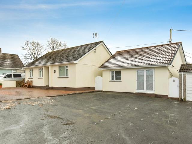 Bungalow for sale in St. Mewan, Trewoon