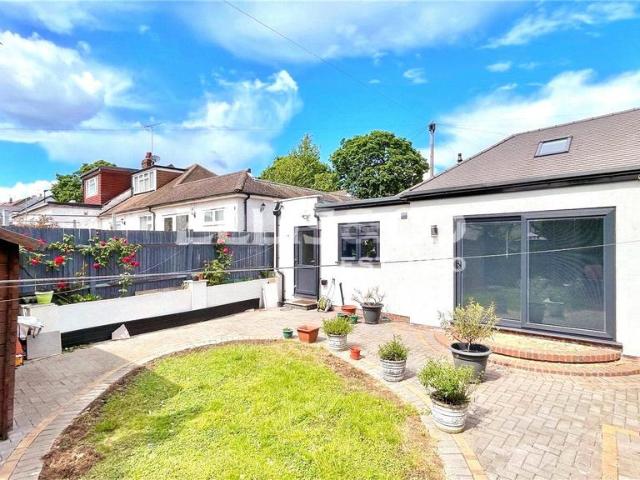 Bungalow for sale in London Borough of Ealing, Greenford