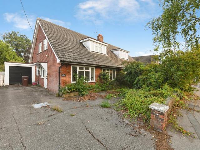 Bungalow for sale in Doddinghurst, Brentwood