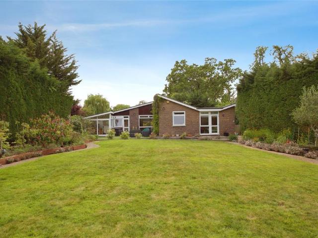 Bungalow for sale in Oakwood, Greater London