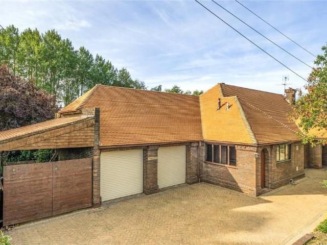 Bungalow for sale in Emmbrook, Wokingham