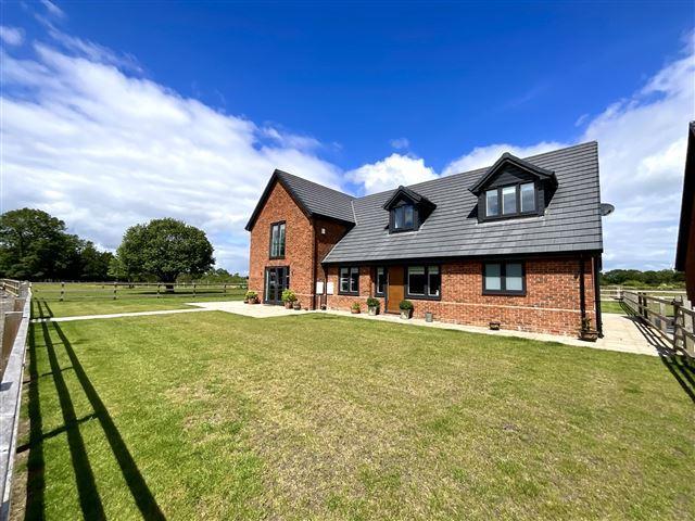 Bungalow for sale in Aston cum Aughton, Aston