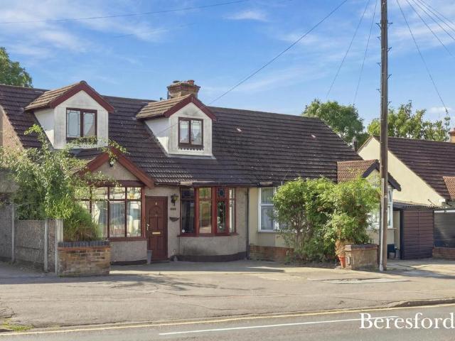 Bungalow for sale in Upminster Bridge, Greater London