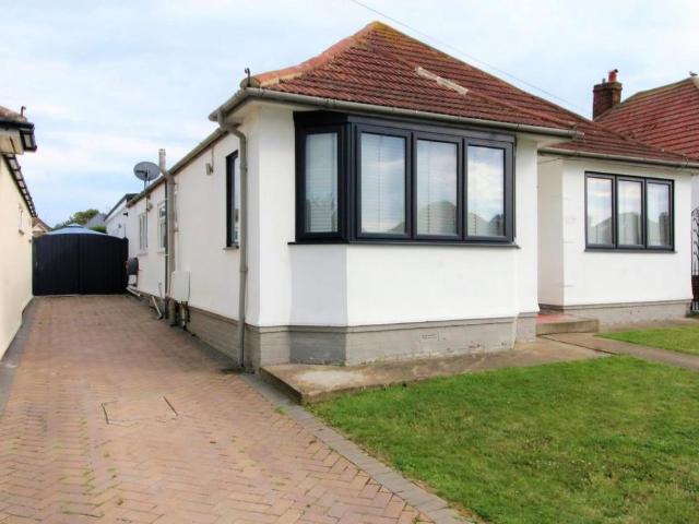 Bungalow for sale in Acol, Kent