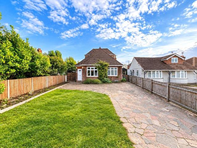 Bungalow for sale in Oad Street, Kent