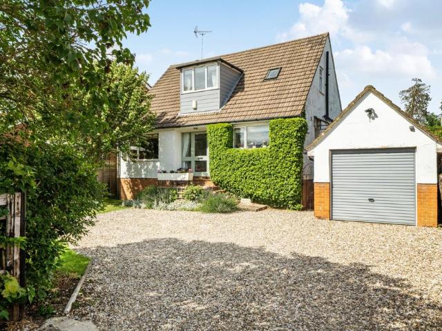 Bungalow for sale in Sulham, West Berkshire