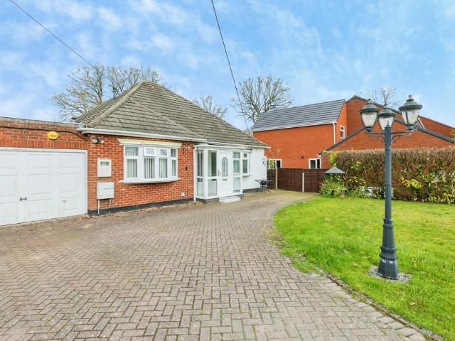 Bungalow for sale in Green Close, Warwickshire