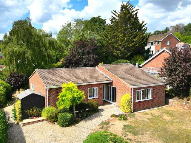 Bungalow for sale in Upper Woolhampton, West Berkshire