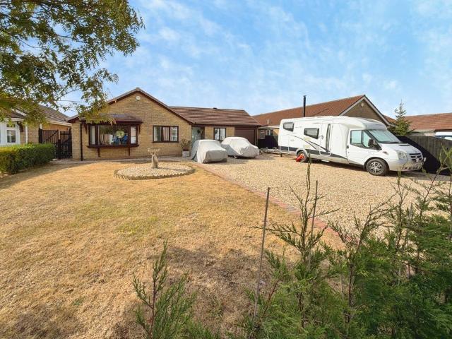 Bungalow for sale in Glebe Park, Brayford