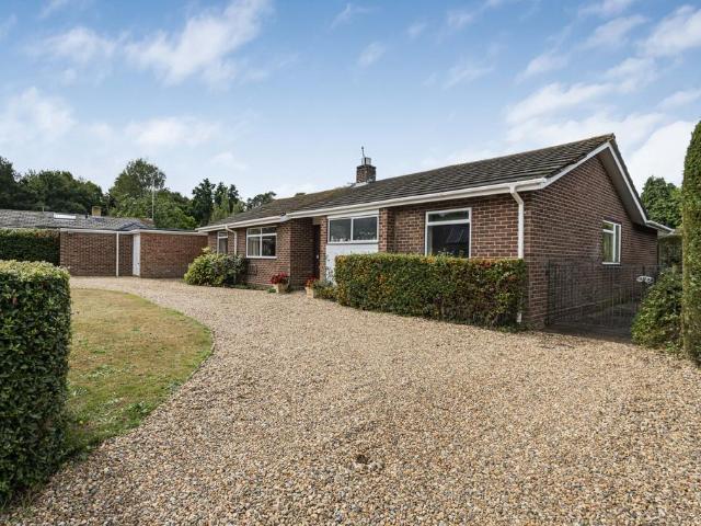 Bungalow for sale in Henley-on-Thames, Berrick Salome