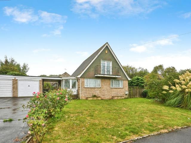 Bungalow for sale in Binstead, Ryde