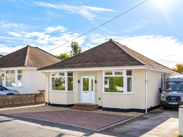 Bungalow for sale in Hanham Abbots, Kingswood
