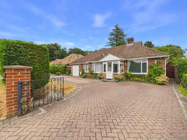 Bungalow for sale in Great Marlow, Marlow Bottom