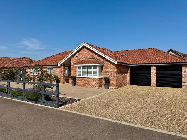 Bungalow for sale in Stokesby, Norfolk