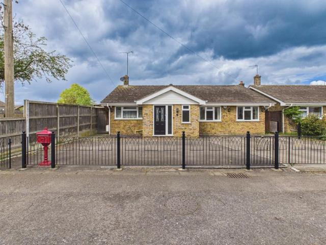 Bungalow for sale in Pitstone