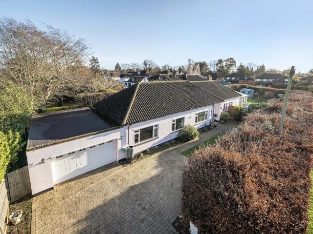 Bungalow for sale in Leesons, Greater London