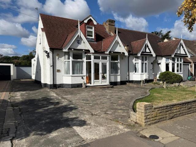 Bungalow for sale in London Borough of Redbridge, Greater London