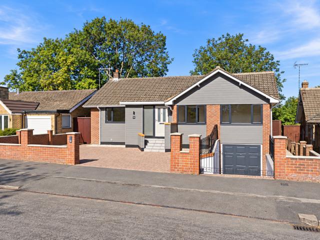 Bungalow for sale in Dunstable, Bedfordshire