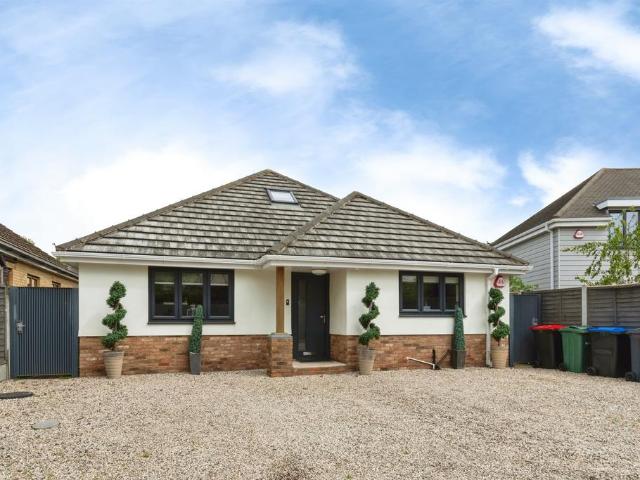 Bungalow for sale in Chipping Hill, Essex