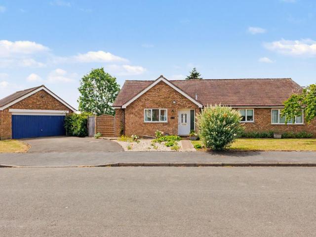 Bungalow for sale in Alderminster, Warwickshire