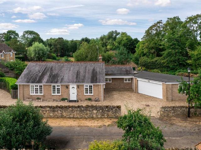 Bungalow for sale in Harrold, Bedford