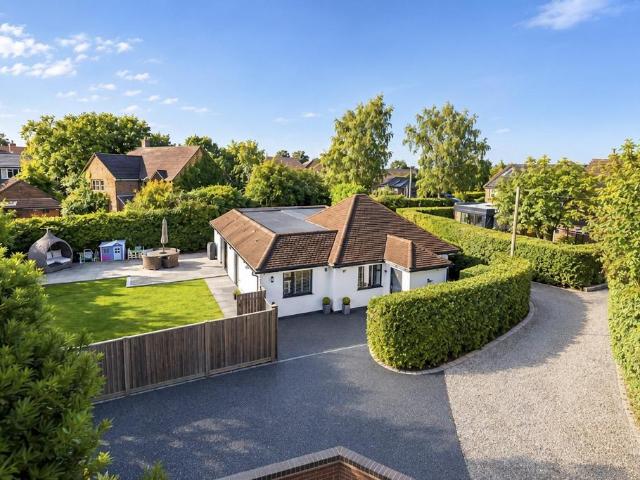 Bungalow for sale in Missendens Community Board, Holmer Green