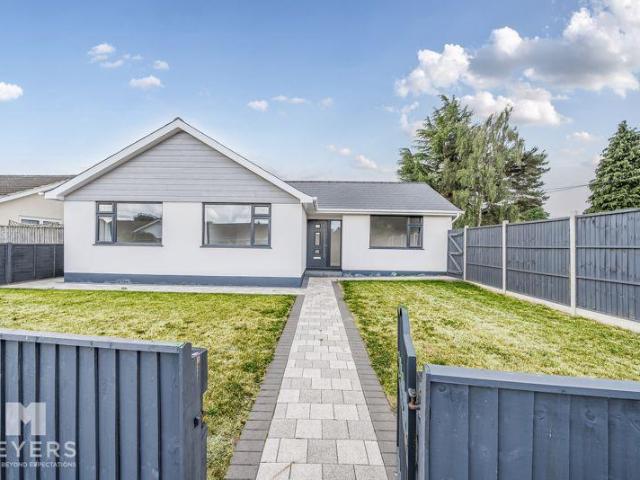 Bungalow for sale in Tricketts Cross, Ferndown