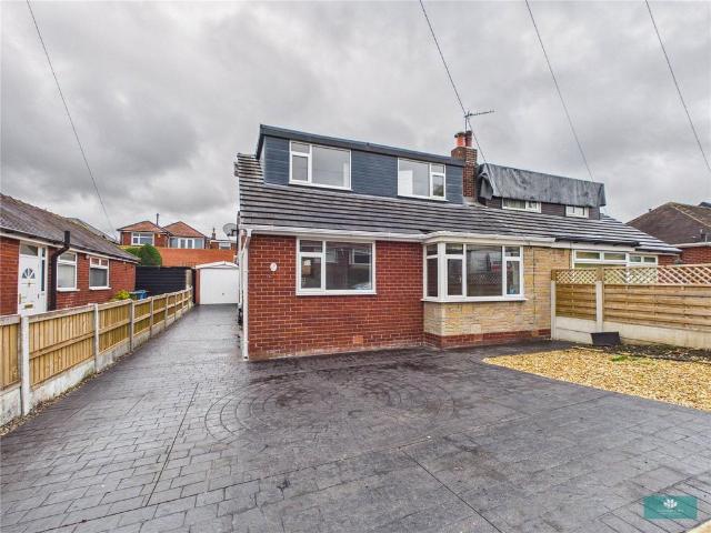 Bungalow for sale in Shaw and Crompton, Pendock