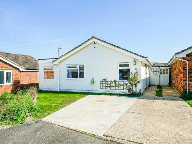 Bungalow for sale in Leighton-Linslade, Linslade