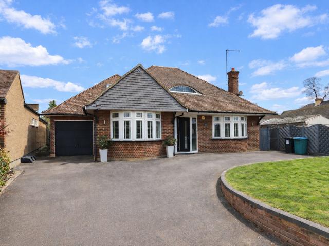 Bungalow for sale in Kingswood, North Watford