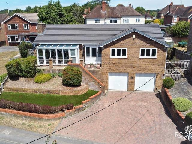 Bungalow for sale in Thatcham, West Berkshire