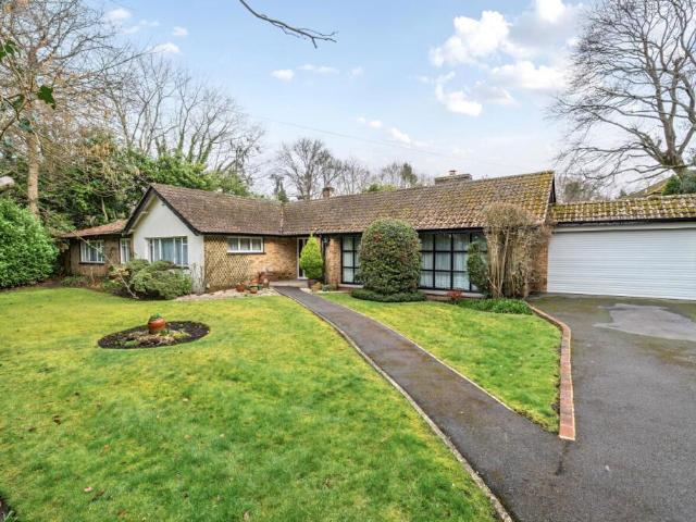 Bungalow for sale in Heatherside, Heol-las