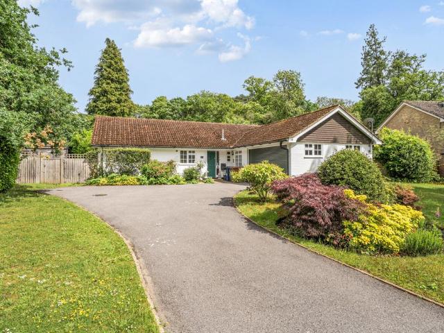 Bungalow for sale in Fole, Surrey
