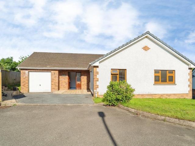 Bungalow for sale in Croesyceiliog, Wales