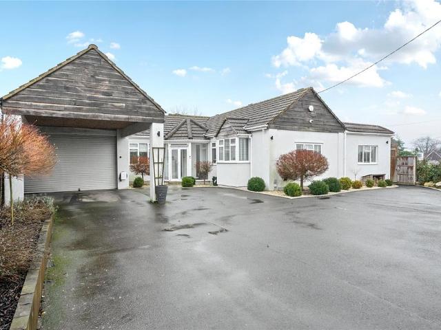 Bungalow for sale in Hazelwood, Greater London