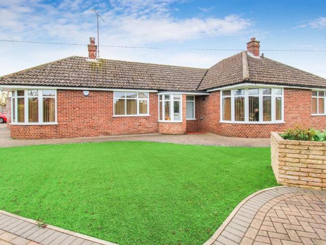 Bungalow for sale in Stoke Mandeville, Buckinghamshire