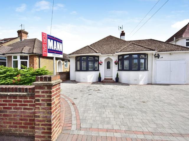 Bungalow for sale in Midway, Kent