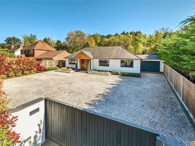 Bungalow for sale in Heol-las, Surrey