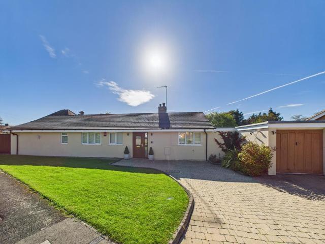 Bungalow for sale in Great Kingshill, Buckinghamshire