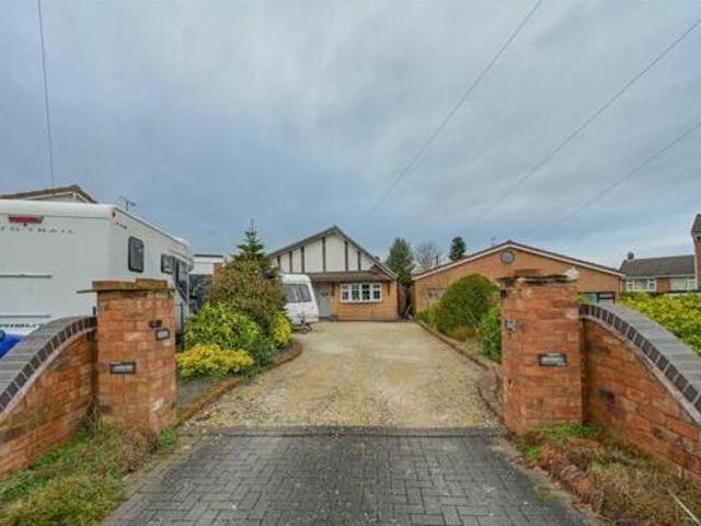 House for sale in Chase Terrace, Lichfield