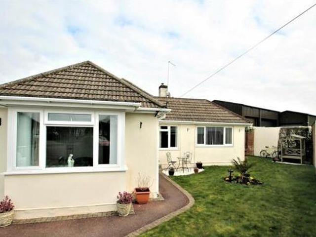 House for sale in Heol-las, Surrey