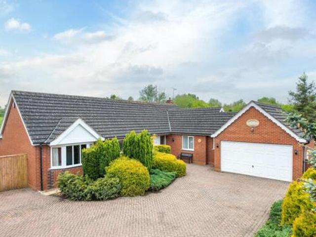 House for sale in Crookhill, Worcestershire
