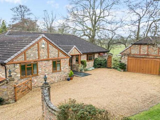 House for sale in Fleet, Hart