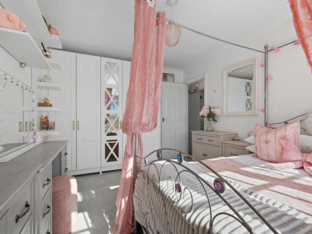 Bungalow for sale in Navestock Side