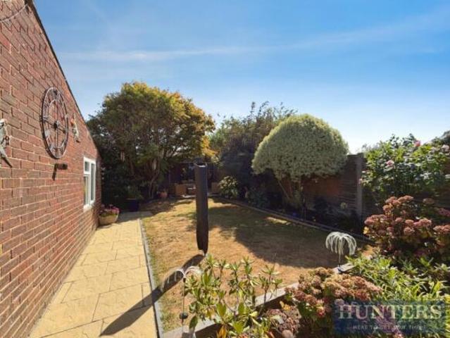 Bungalow for sale in Allington, Midway