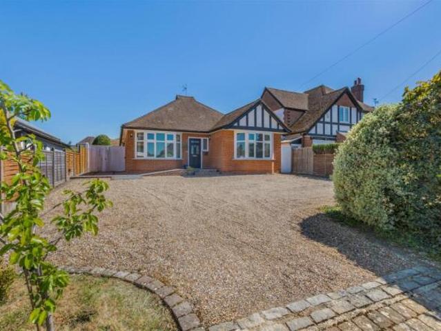 Bungalow for sale in Midway, Kent