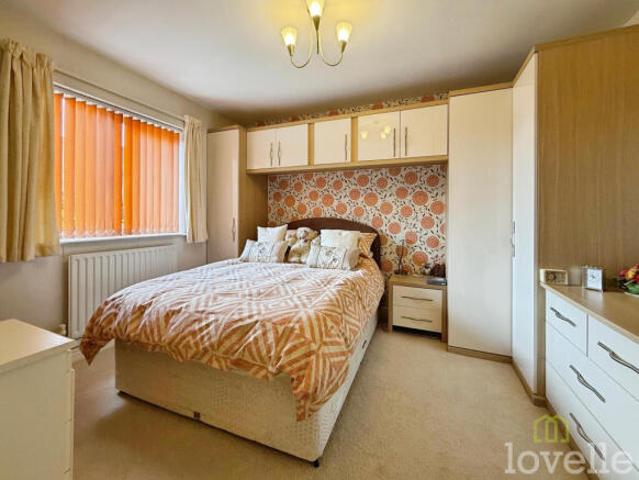 Bungalow for sale in Pendine, Wales